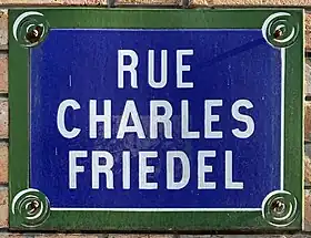 Voir la plaque.