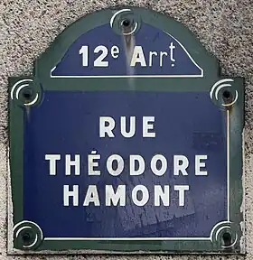 Voir la plaque.