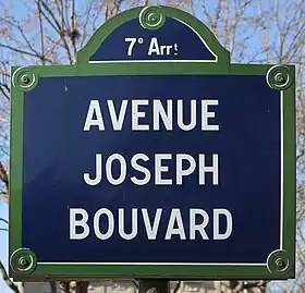 Voir la plaque.