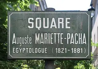 Plaque.