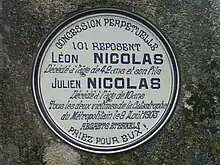 Plaque tombale de deux victimes de la catastrophe de la station Couronnes, cimetière de Châlus, Haute-Vienne, France.