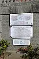 Les plaques commémoratives.