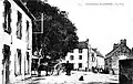 La place centrale du bourg de Plogastel-Saint-Germain vers 1925 (carte postale Villard).