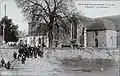 L'église, le calvaire et le cimetière de Plounévez-Quintin au début du XXe&nbsp;siècle (carte postale).
