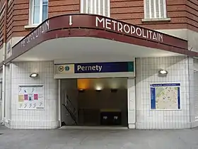 Entrée de la station (accès no&nbsp;1 « rue Pernety »).