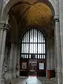 3e&nbsp;travée, arcade vers l'ancienne chapelle du XVIe.