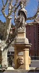 Statue de saint Pierre (1810), fontaine, Apt, place Saint-Pierre.