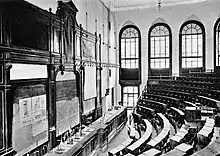 Un amphithéâtre du nouvel institut (1902)