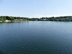 Le lac de Pont-de-Salars vu depuis le barrage.