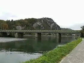 Pont-rails de Houx vue à partir de la rive gauche (Anhée).