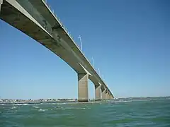 Le viaduc d'Oléron, construit en 1966, est le premier pont de France à relier une île au continent.