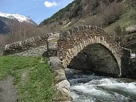 Le pont d'Ordino enjambant la Valira del Nord près de La Cortinada.