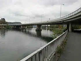 Photo prise à partir de la rive gauche (Anhée)