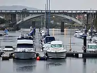 Pont de la Barque et port de plaisance.