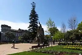Jardins et monument aux héros de Puente Sampayo