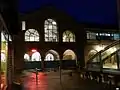 Le marché, la nuit.