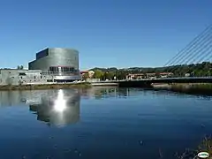 Façade intégrée dans le paysage