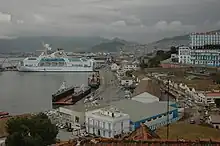 Vue sur le port de Béjaïa.