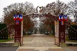 Portail du square du souvenir, réalisé par le ferronnier Charles Schick en 1927.