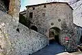 Porte d'accès au village.