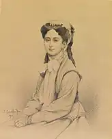 Portrait dessiné au crayon d'une femme se tenant assise, portant une robe et un ruban dans les cheveux.