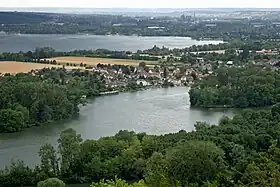 Poses et la Grande Île.