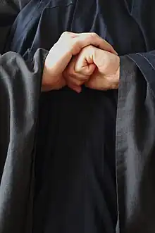 Posture des mains en kinhin