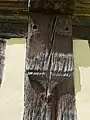 Poteau de travée avec culot sculpté d'une forme triangulaire caractéristique de la fin du XVe&nbsp;siècle