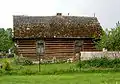 Une des cabanes du village