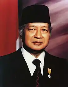 Un peci porté par Soeharto, ancien président de l'Indonésie.