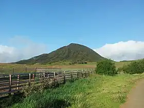 Le Piton de la Source au centre.