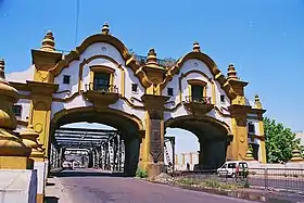 Porches d’accès néo-baroques du pont Alsina