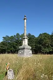 Pyramide du rond du Roi, sur la limite séparant Thimert-Gâtelles et Saint-Maixme-Hauterive.
