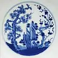 Une assiette en porcelaine datant du règne de l´empereur Qianlong  (1735 - 1796)