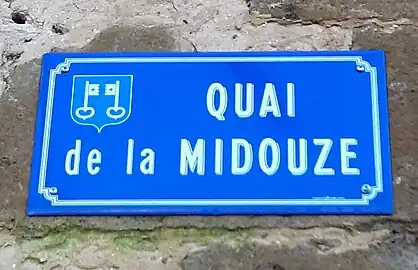 Panneau du quai de la Midouze, orné du blason de Mont-de-Marsan