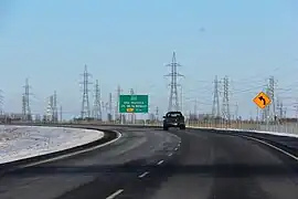 À l'approche de l'échangeur de l'autoroute 30 et de la route 205 à Beauharnois.