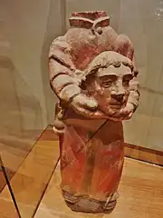 Statue de saint Trémeur enfant portant sa tête dans ses mains.