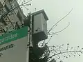 Récepteur du système de priorité bus / trams des BVB à un arrêt.