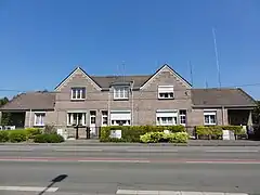 Des habitations groupées par cinq.