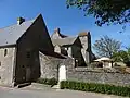 Logis et sa tour vus du sud-est.