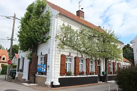 Deux poiriers en espalier_Recques -sur-Hem