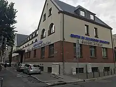 La façade.