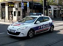 Véhicule d'intérêt général prioritaire.