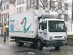 Un porteur type fourgon frigorifique de 19&nbsp;t de PTRA (France).