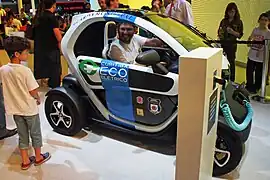 Recharge de batterie sur prise électrique standard 16&nbsp;ampères.