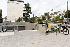 L'accès no&nbsp;1 donnant sur la rue Jean Guéhenno.
