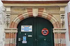 Réquy : détail du portail.