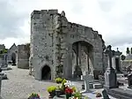 Les restes de l'église Saint-Thuriau (construite au XVe&nbsp;siècle et évacuée en 1764).