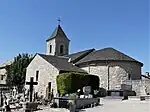 L'église Saint-Pierre et son cimetière.