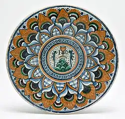 Assiette à décor « oeil de plume de paon », Faenza, fin du XVe&nbsp;siècle.